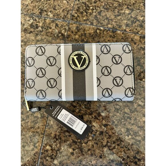 Vera Handbags - NWT Vera wallet